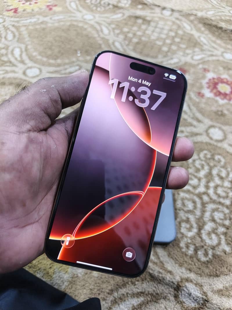 iPhone 16 Pro Max 1