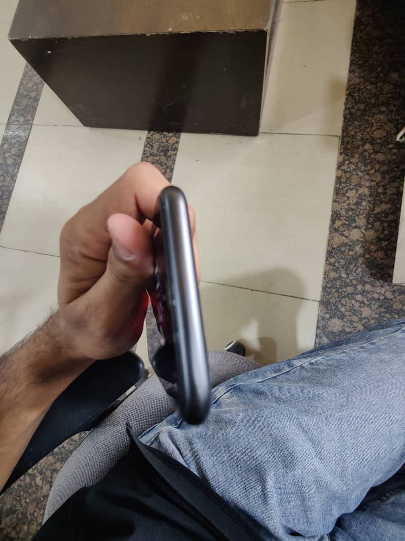Apple iPhone 11 5