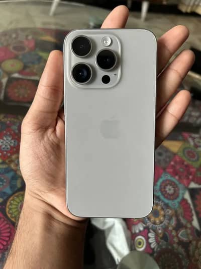 Iphone 15 pro ( Factory unlock ) E sim non active