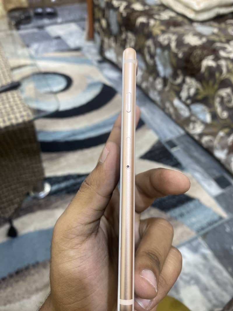 iPhone 8 3