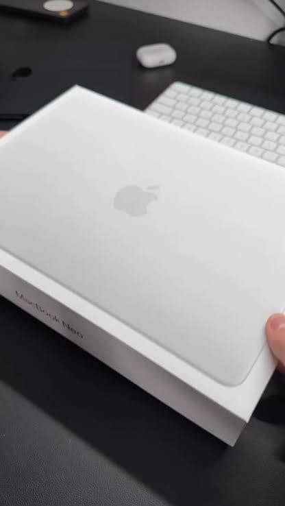 Macbook NEO Boxpack 1