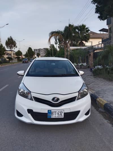 Toyota Vitz 1.0 Special Smile Edition (Model 2012 - Import 2015)
