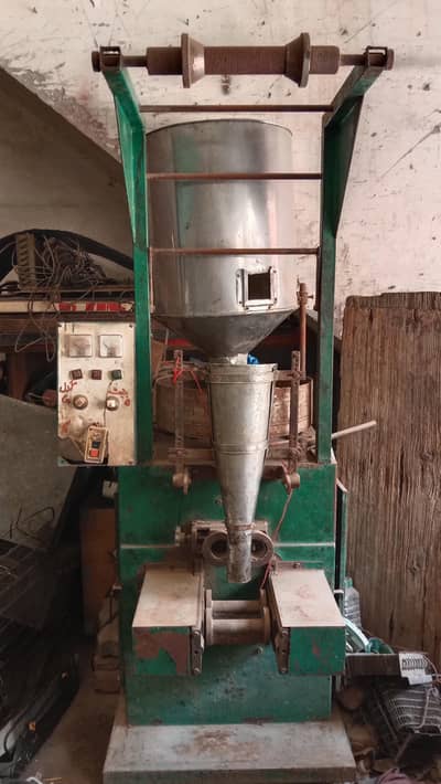Snacks and nimko packing machine