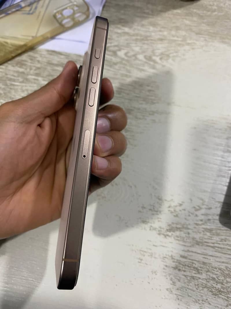 iPhone 16 pro max 3