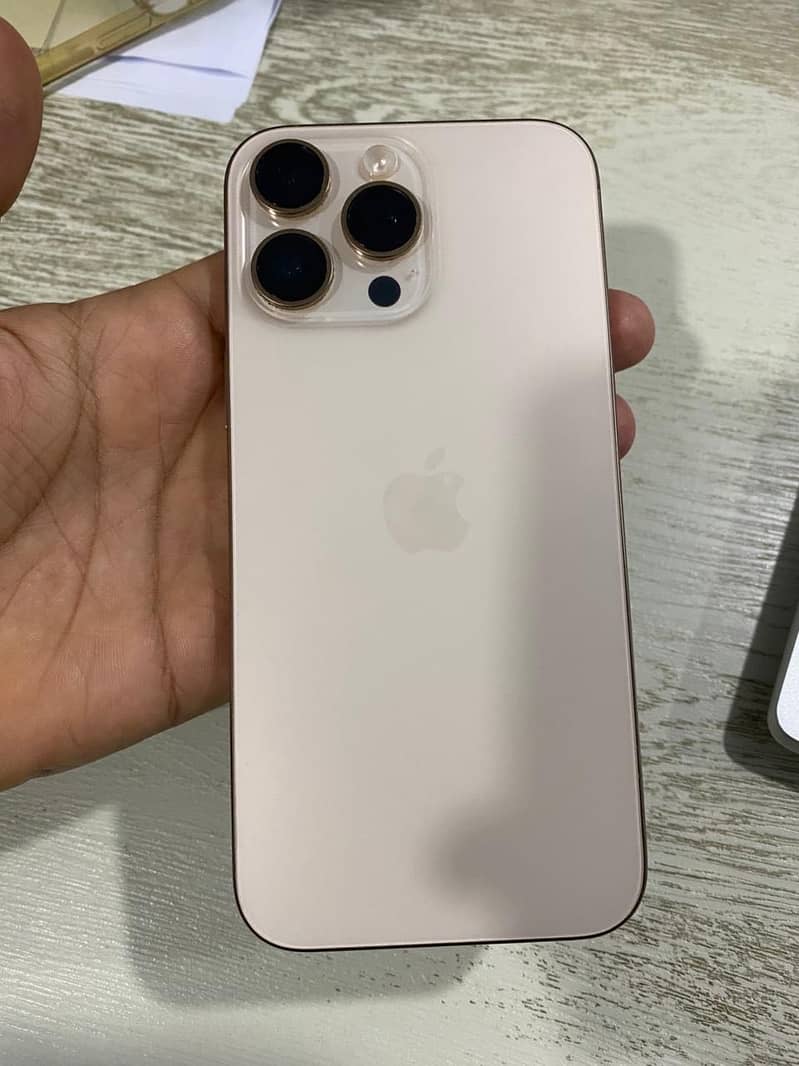 iPhone 16 pro max 4