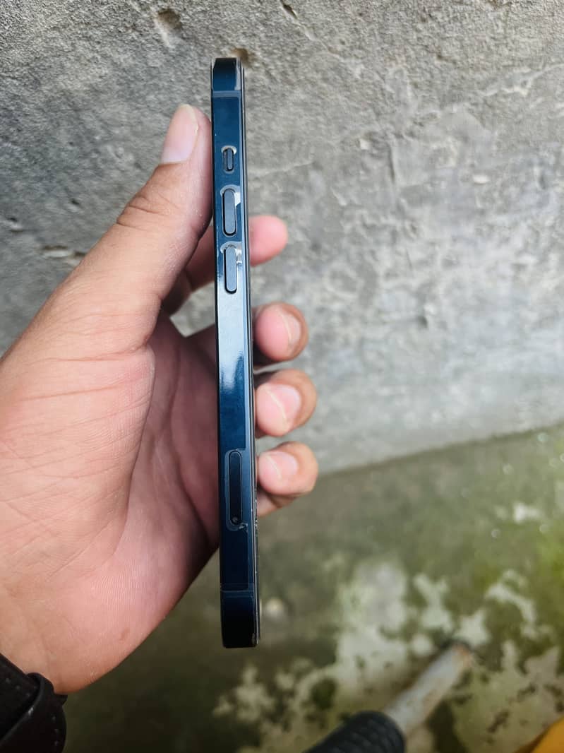iPhone 13 3
