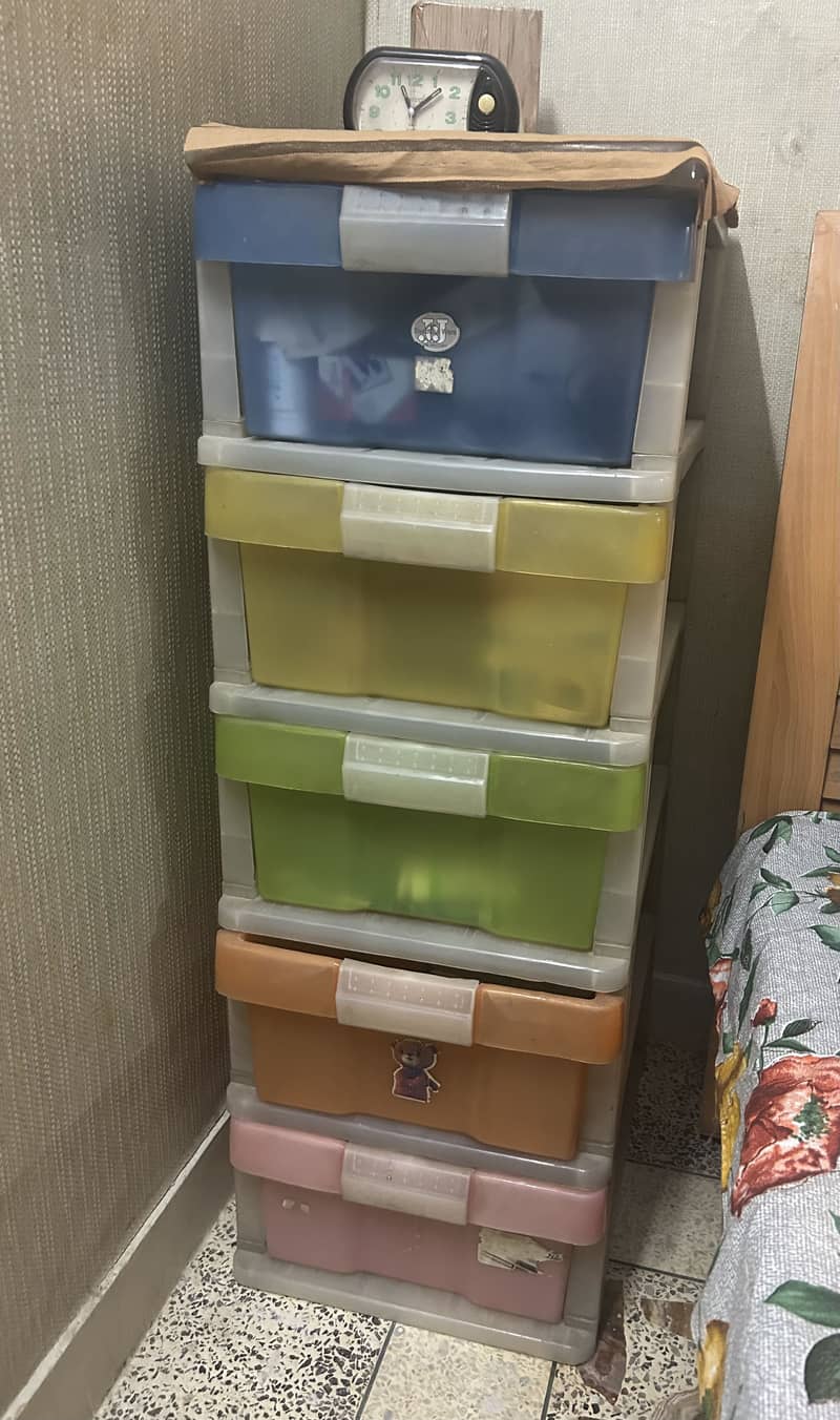 almari drawers 0
