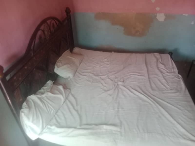 king size bed 0