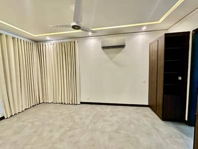 Brand New Luxury 8 Bedroom House With Swimming Pool