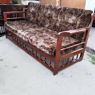 5 seater Wooden sofa set for sale in neat and clean condition.