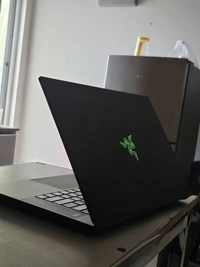 Razer blade 15 mid 2019 model [RTX 2060 90w gpu]]