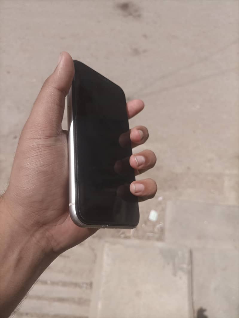 iphone 11 only 4