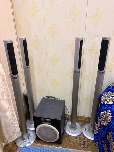 Bass tube with 5 speakers