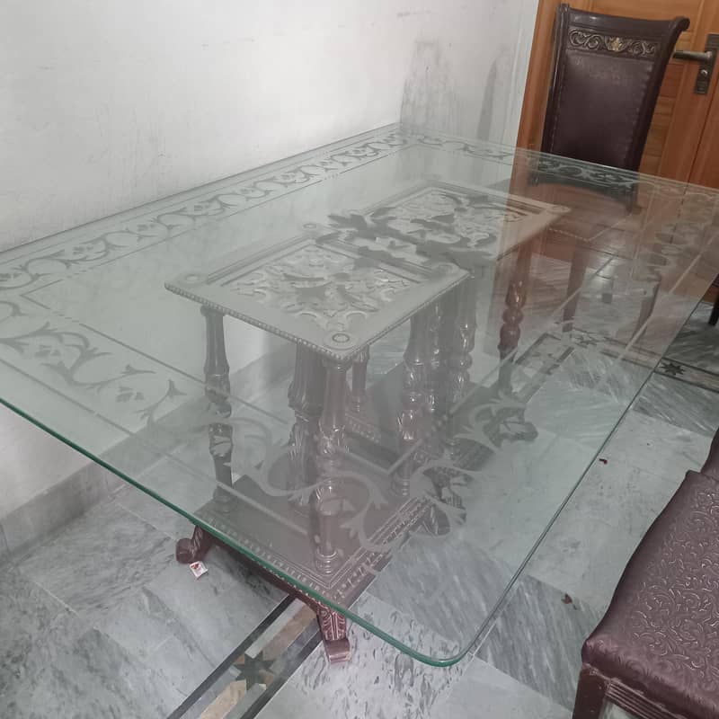 Dining Table & Chairs 0