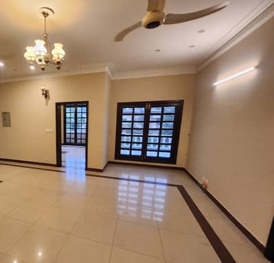 Beautiful 5 Bedroom Prime Location Full House