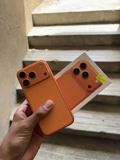17 Pro Box Back Just 2 Weak Used Battery Cycle 5