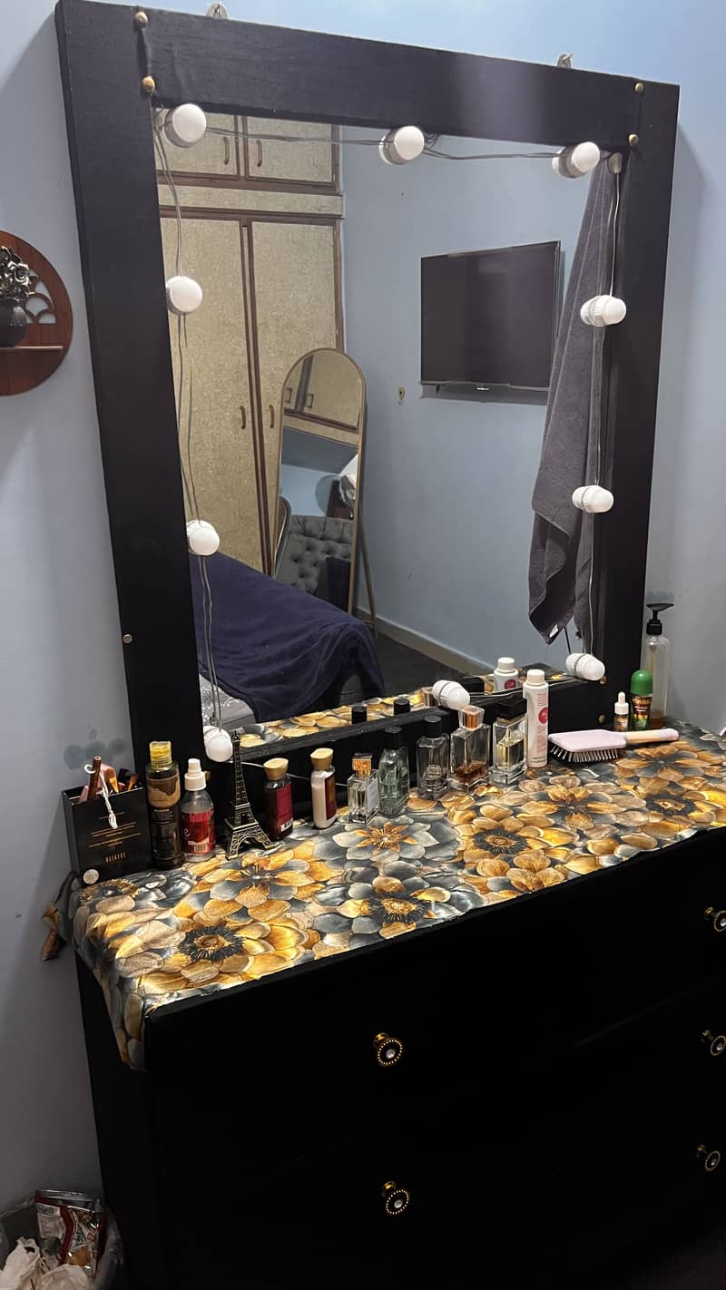 Beautiful black dressing table 3