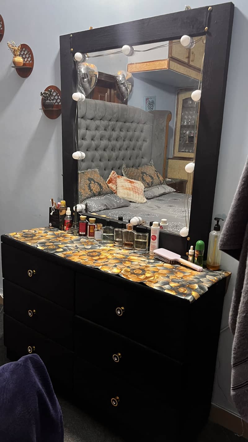 Beautiful black dressing table 4