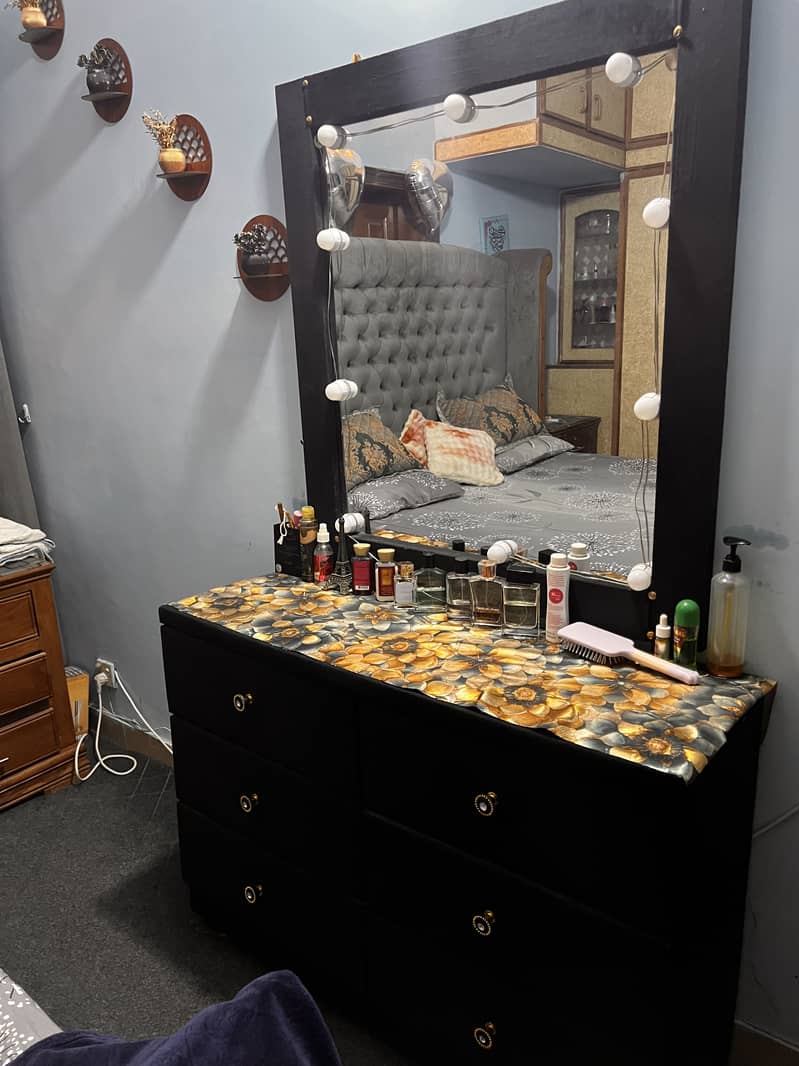 Beautiful black dressing table 5