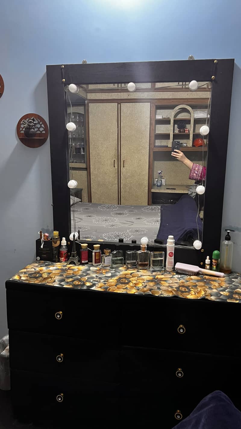 Beautiful black dressing table 6