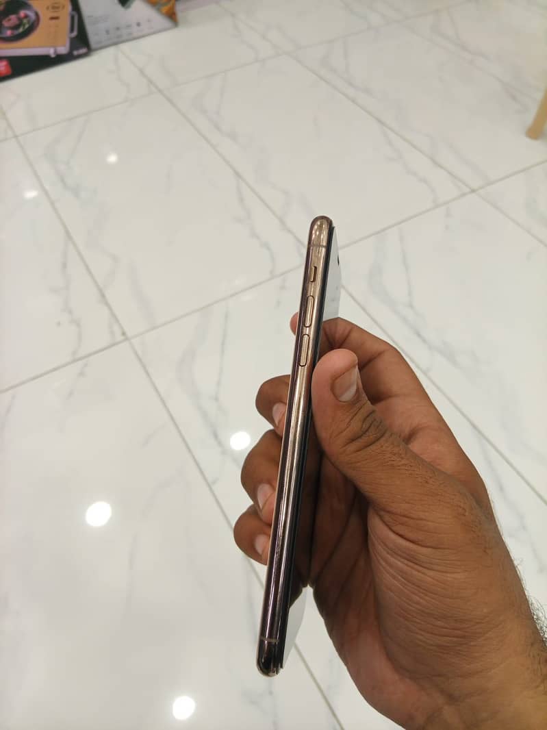 iPhone 11 Pro Max 1