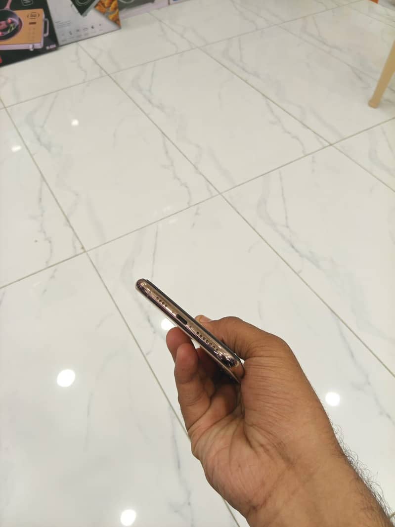 iPhone 11 Pro Max 2