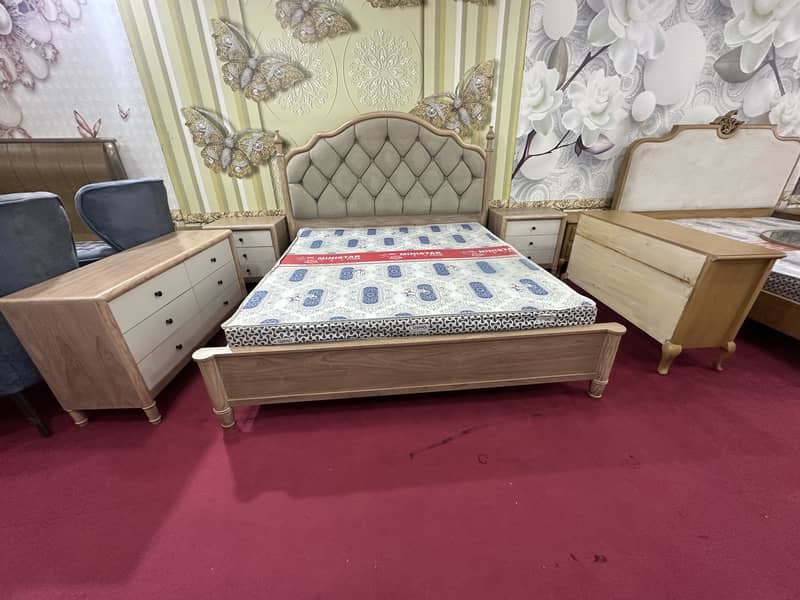 Bed dressing and two side table fully solid new article low price 1