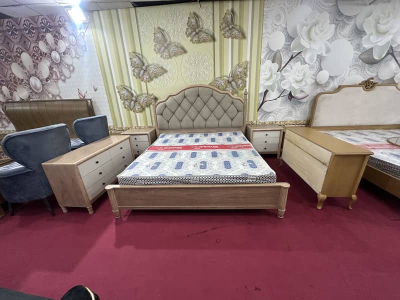 Bed dressing and two side table fully solid new article low price 2