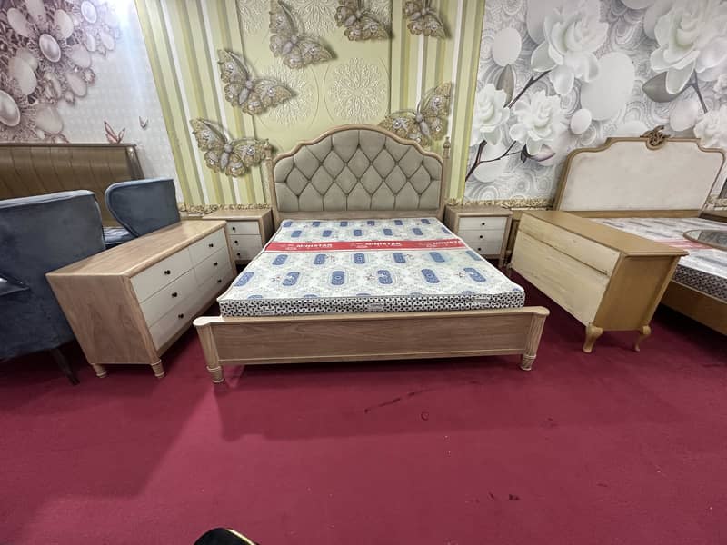Bed dressing and two side table fully solid new article low price 3