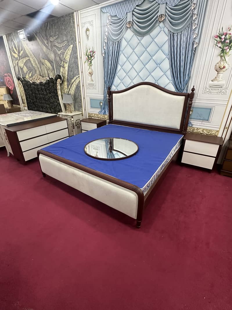 Bed dressing and two side table fully solid new article low price 8