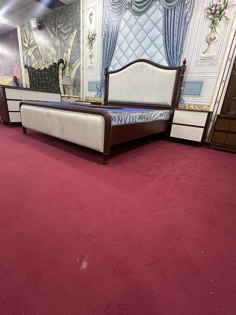 Bed dressing and two side table fully solid new article low price 9
