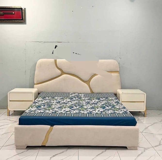 Bed dressing and two side table fully solid new article low price 10
