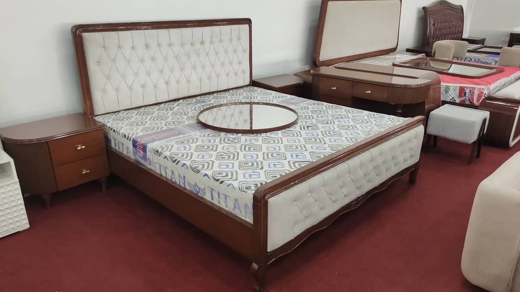 Bed dressing and two side table fully solid new article low price 14