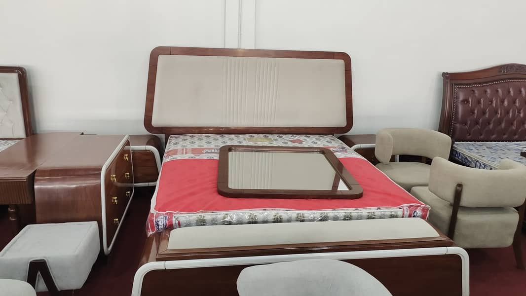 Bed dressing and two side table fully solid new article low price 18