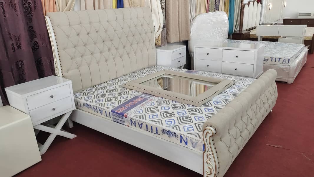 Bed dressing and two side table fully solid new article low price 19