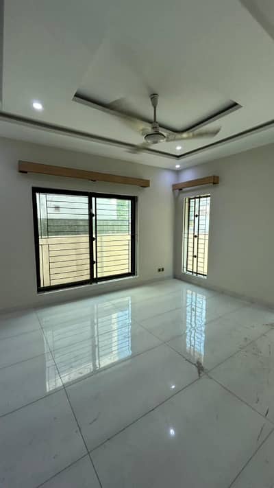 10 Marla House For Rent In Bahria Town Lahore - Prime Location Sector C