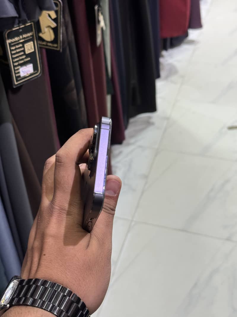 Iphone 14pro max 4
