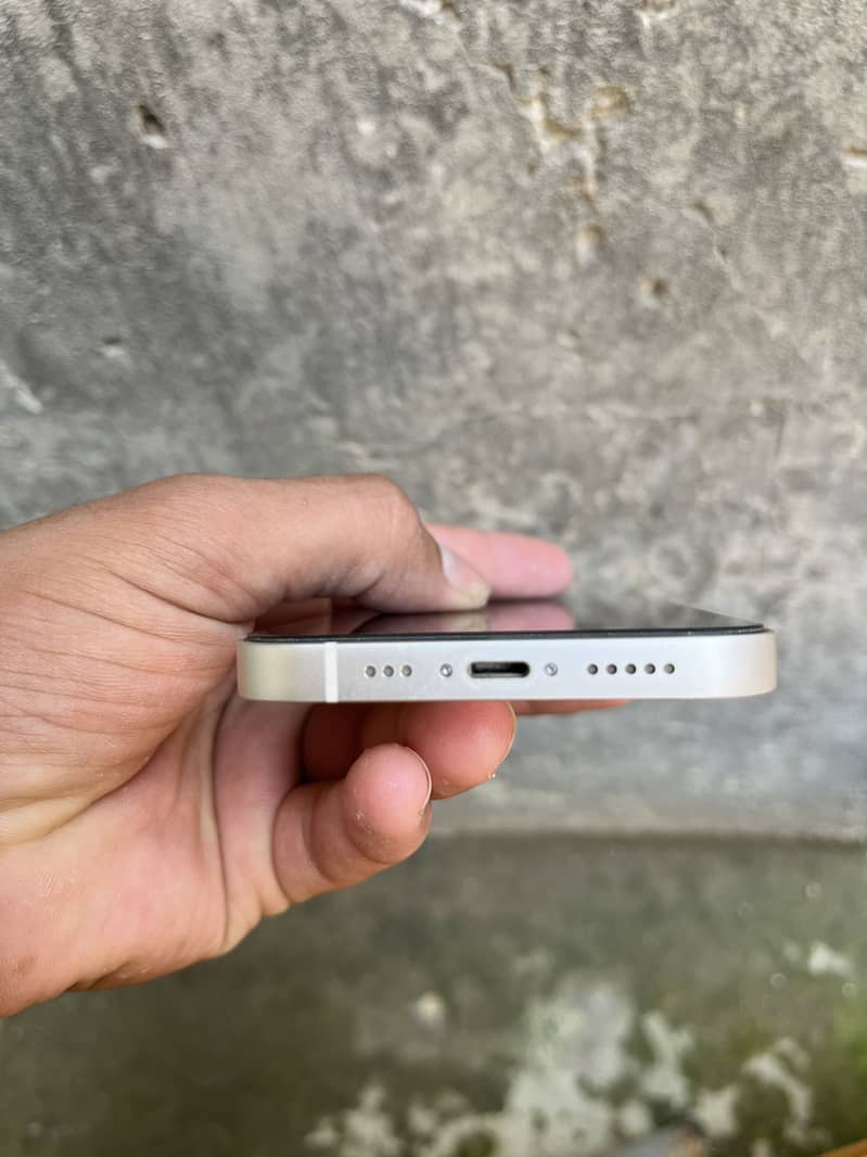 iPhone 13 3