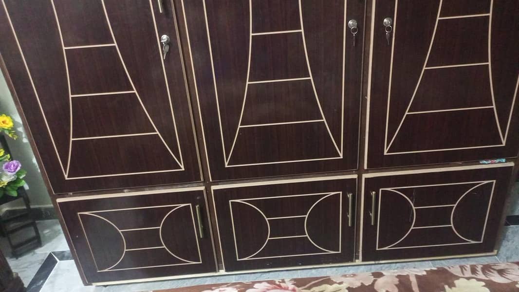 لکڑی کی الماری آڈر پر بنوائی ہیں تین منت یوز 1