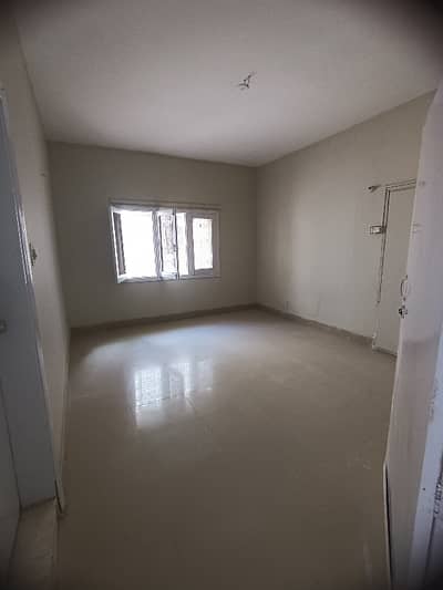 SALIENT COMMERCIAL PORTION AVAILABLE FOR OFFICE PROME LOCATION 60 FT ROAD GULSHAN-E-IQBAL BLOCK 4