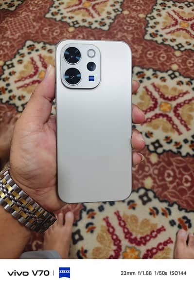 vivo v70 12/ 256gb
