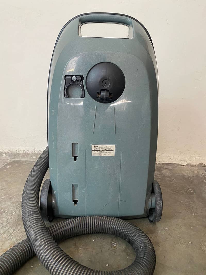 Vacuum cleaner 2