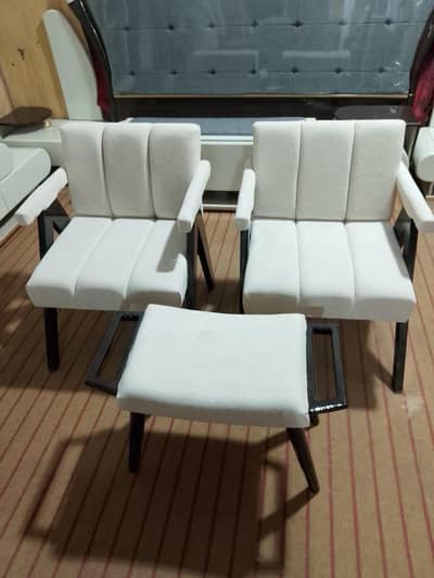Room chairs set in wood