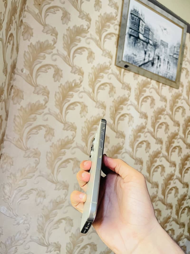 Iphone 15 PRO MAX 4