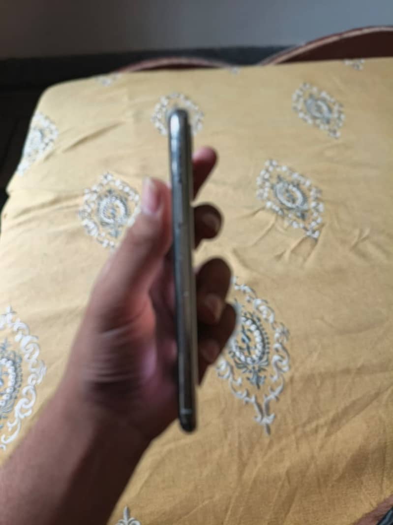Apple iPhone X 3
