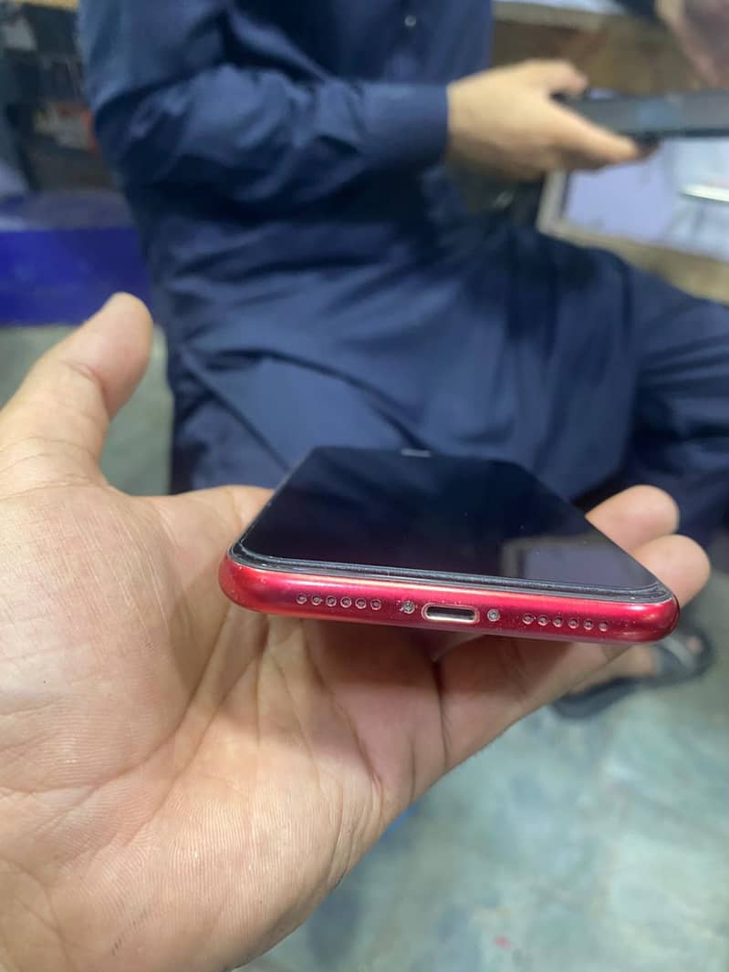 iPhone 11 3