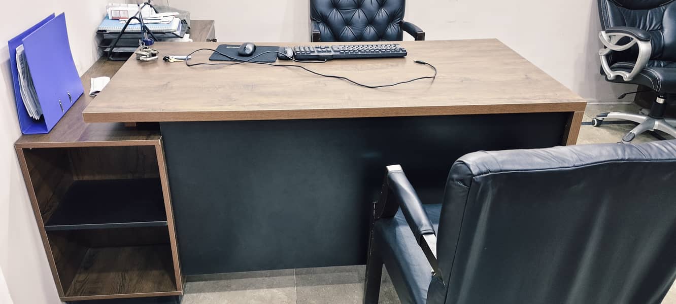 Executive high class Table 1