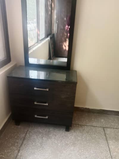 Habitt company dresser with mirror in  excellent condition