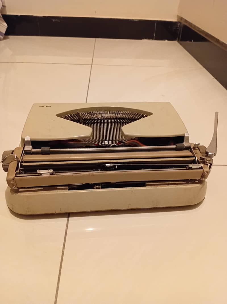 Antique type writer 3
