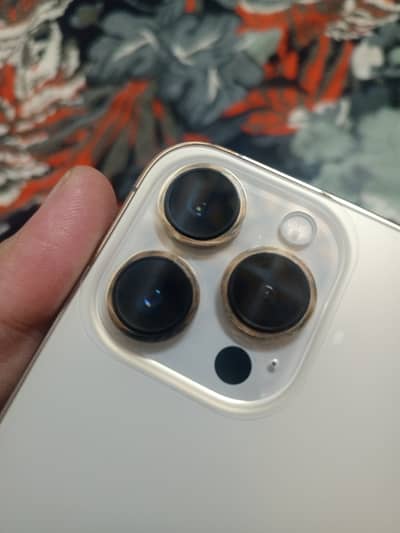 I phone 13 pro jv 100 battrey health